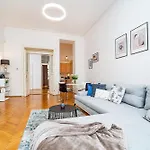 Spacious Two-Bedroom Apartment In Old Town