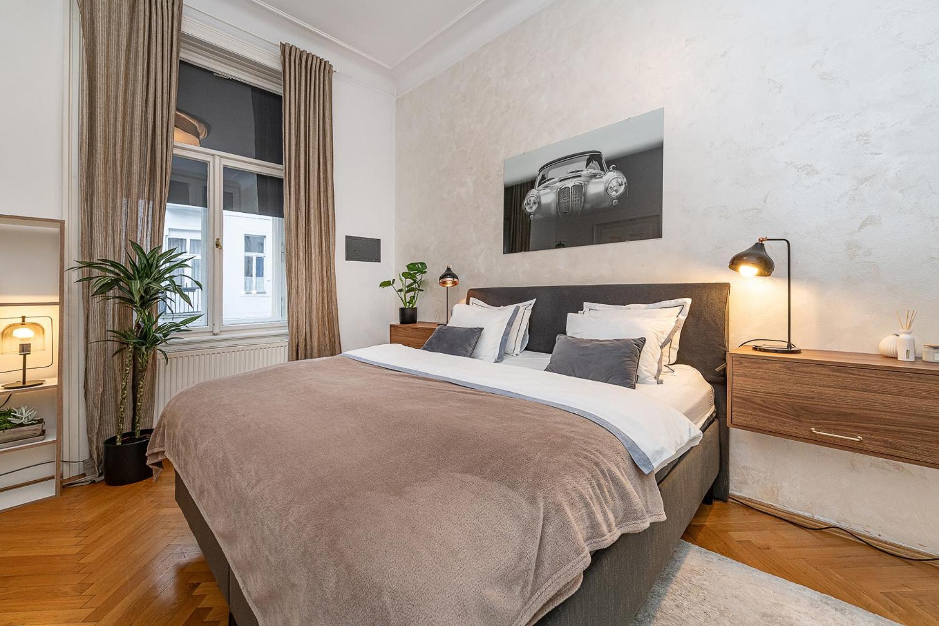 Spacious Two-bedroom In Old Town Praga