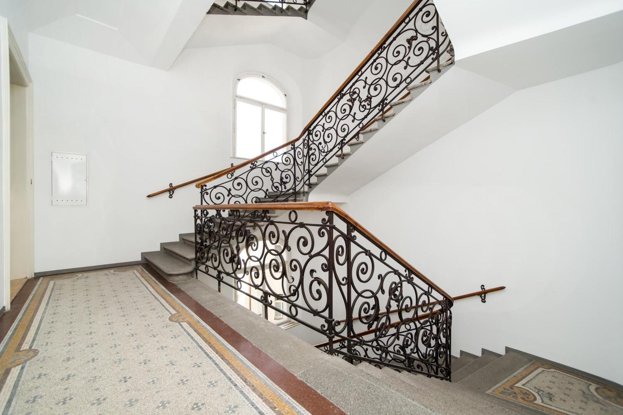Spacious Two-bedroom In Old Town