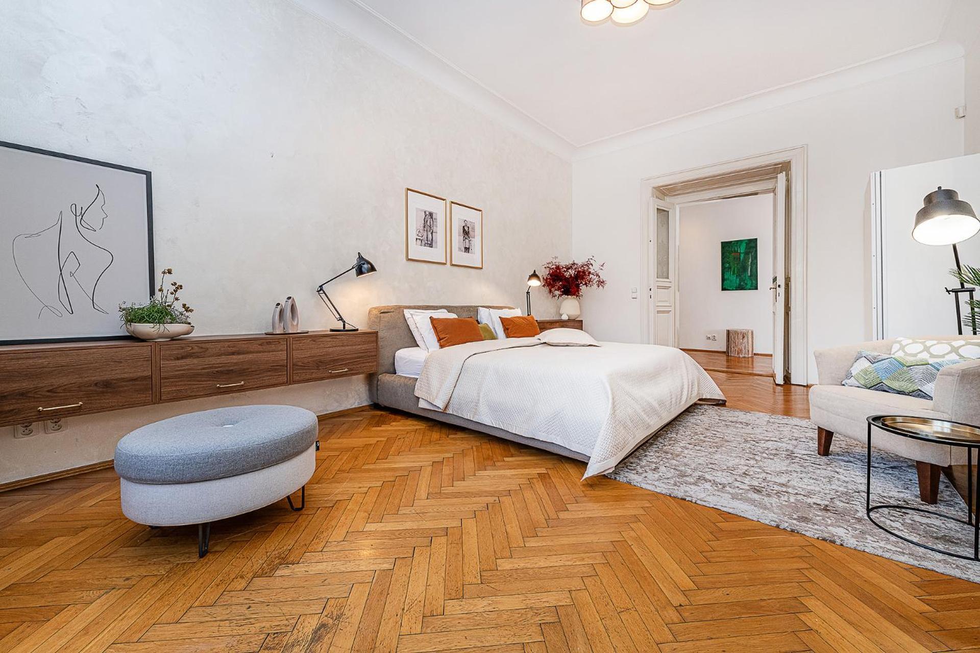 Spacious Two-bedroom In Old Town *