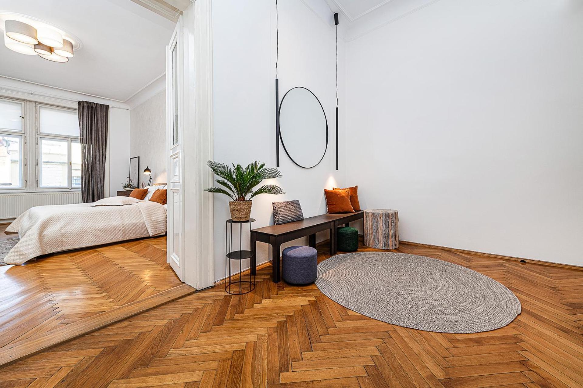 Spacious Two-bedroom In Old Town