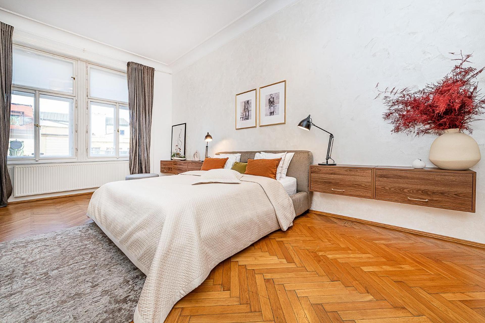 Spacious Two-bedroom In Old Town *