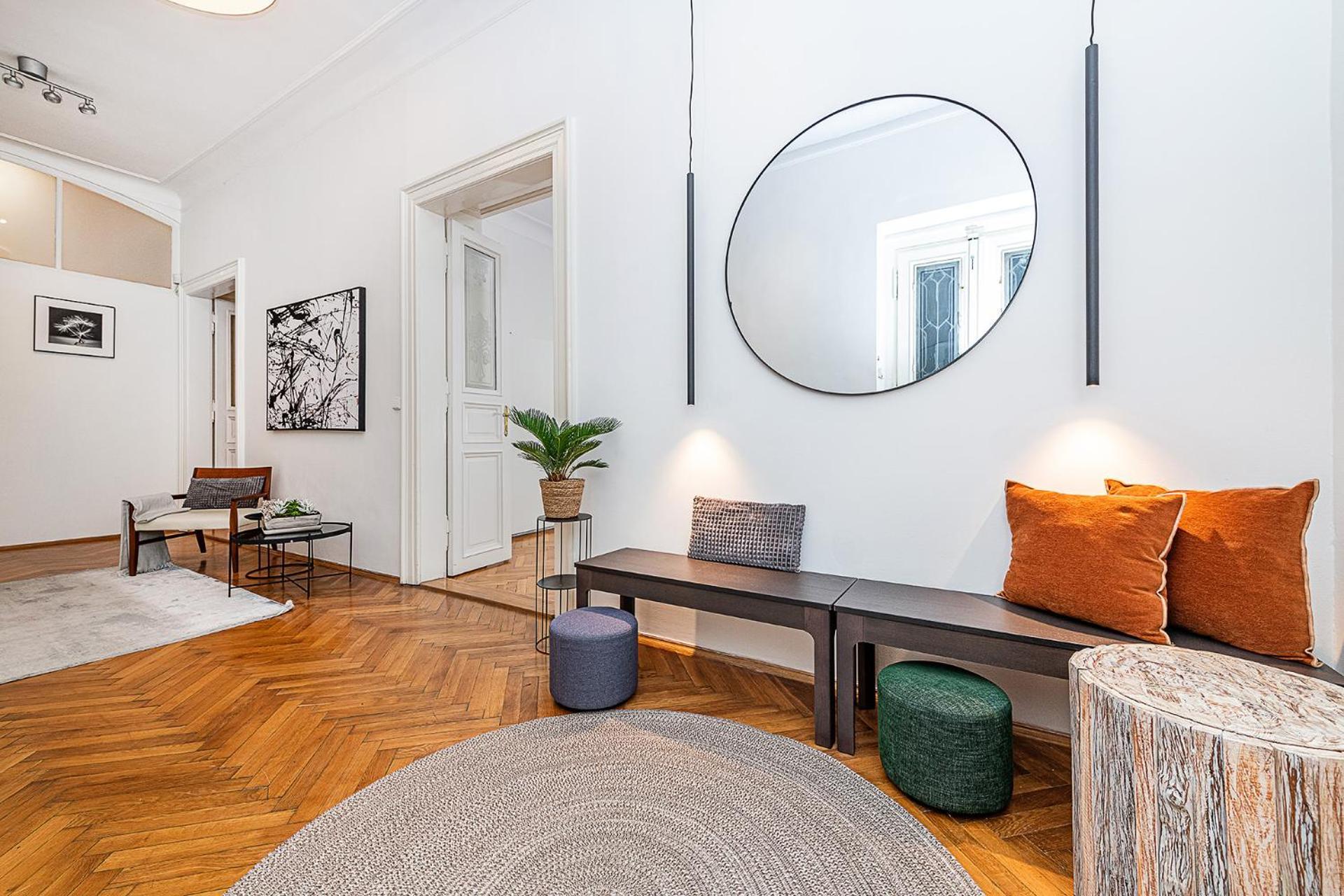 Spacious Two-bedroom In Old Town