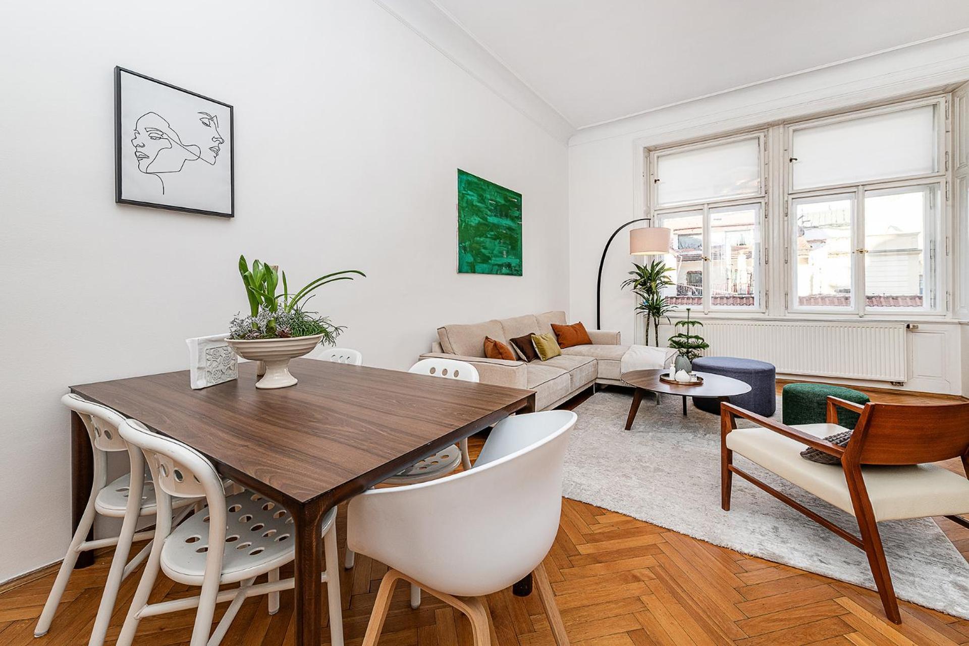 Appartamento Spacious Two-bedroom In Old Town