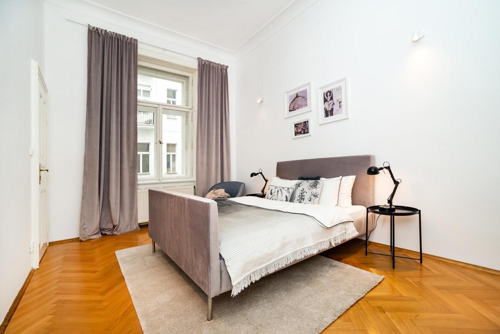 Spacious Two-bedroom In Old Town *
