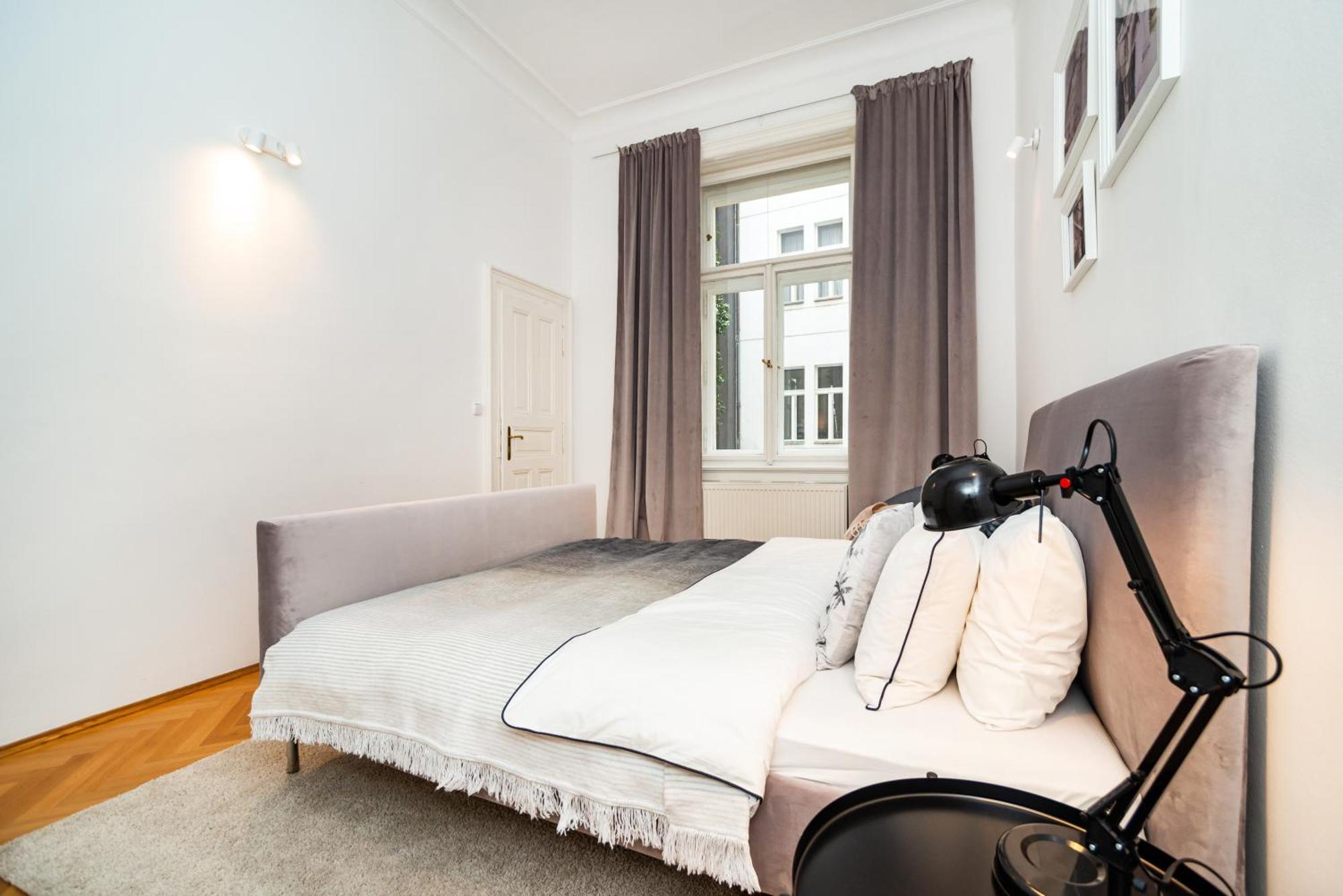 Spacious Two-bedroom In Old Town
