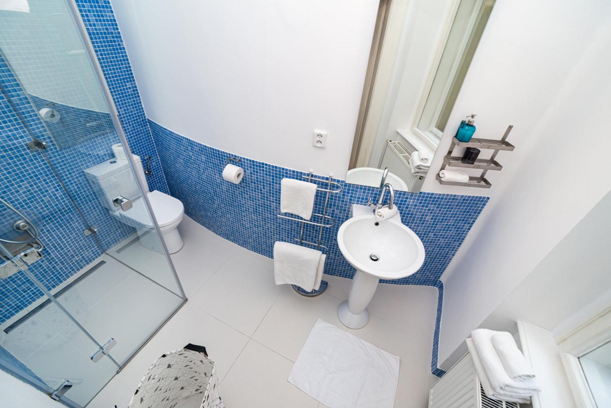 Appartamento Spacious Two-bedroom In Old Town *