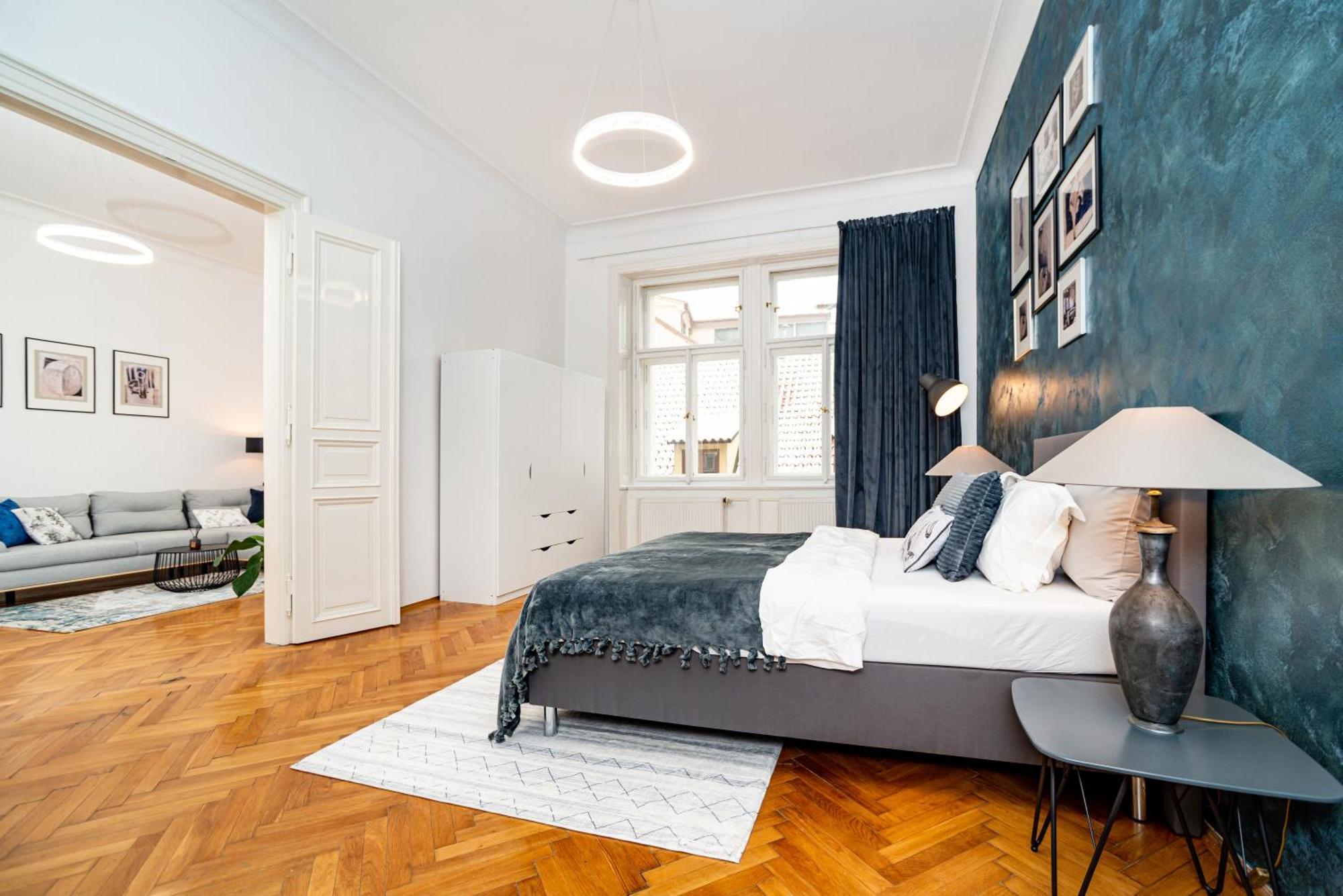 Spacious Two-bedroom In Old Town Appartamento *