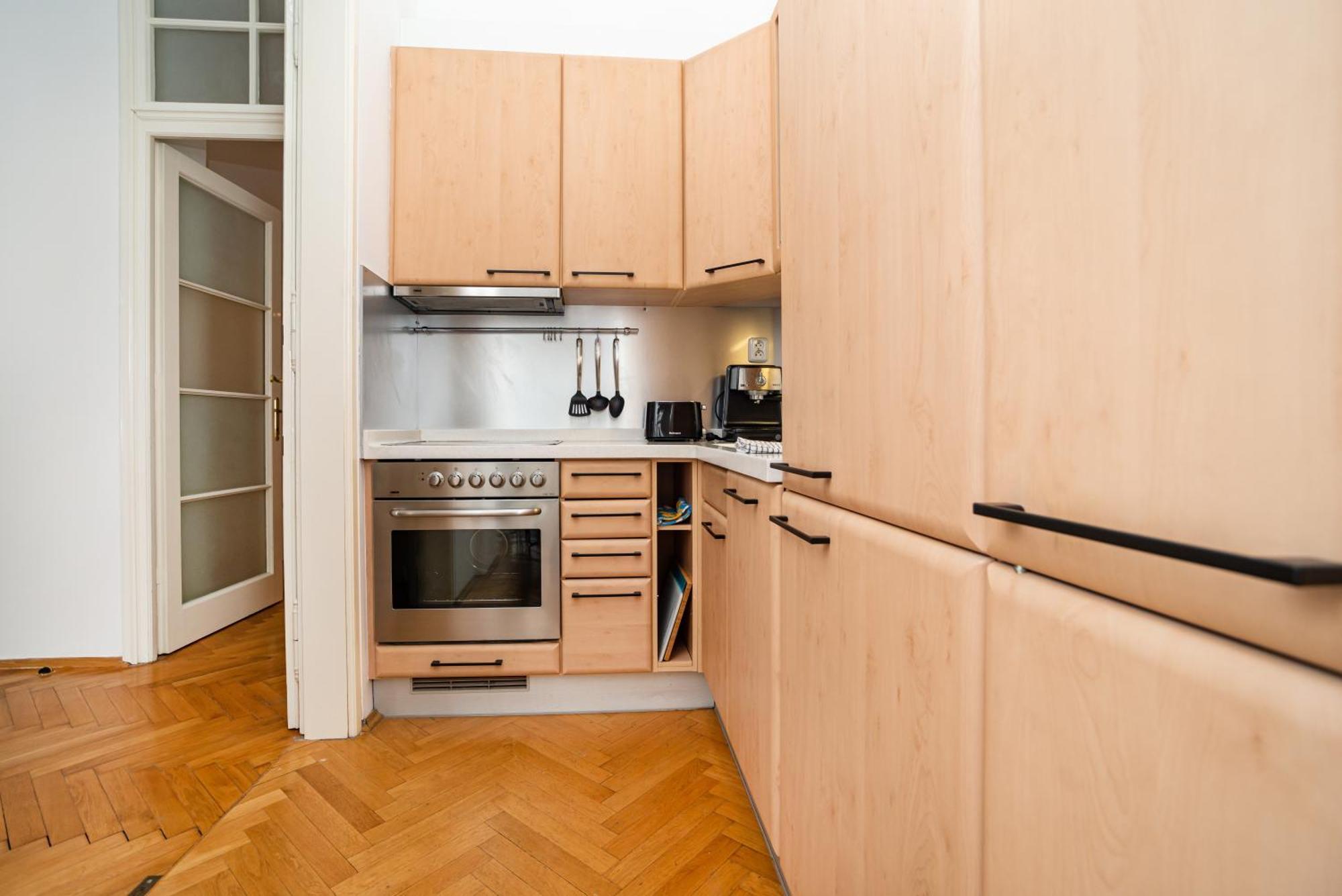 Appartamento Spacious Two-bedroom In Old Town *