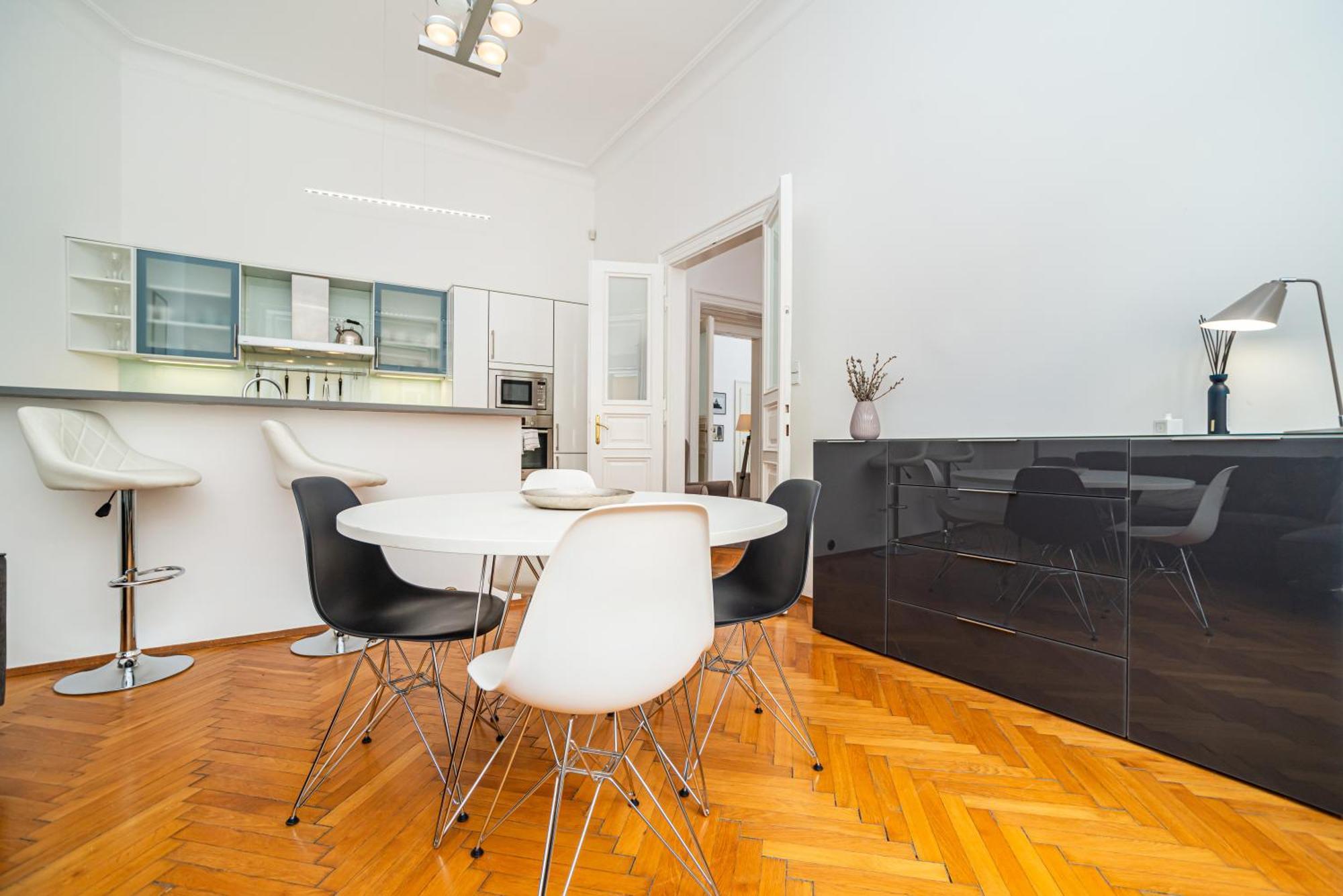 Spacious Two-bedroom In Old Town * Praga