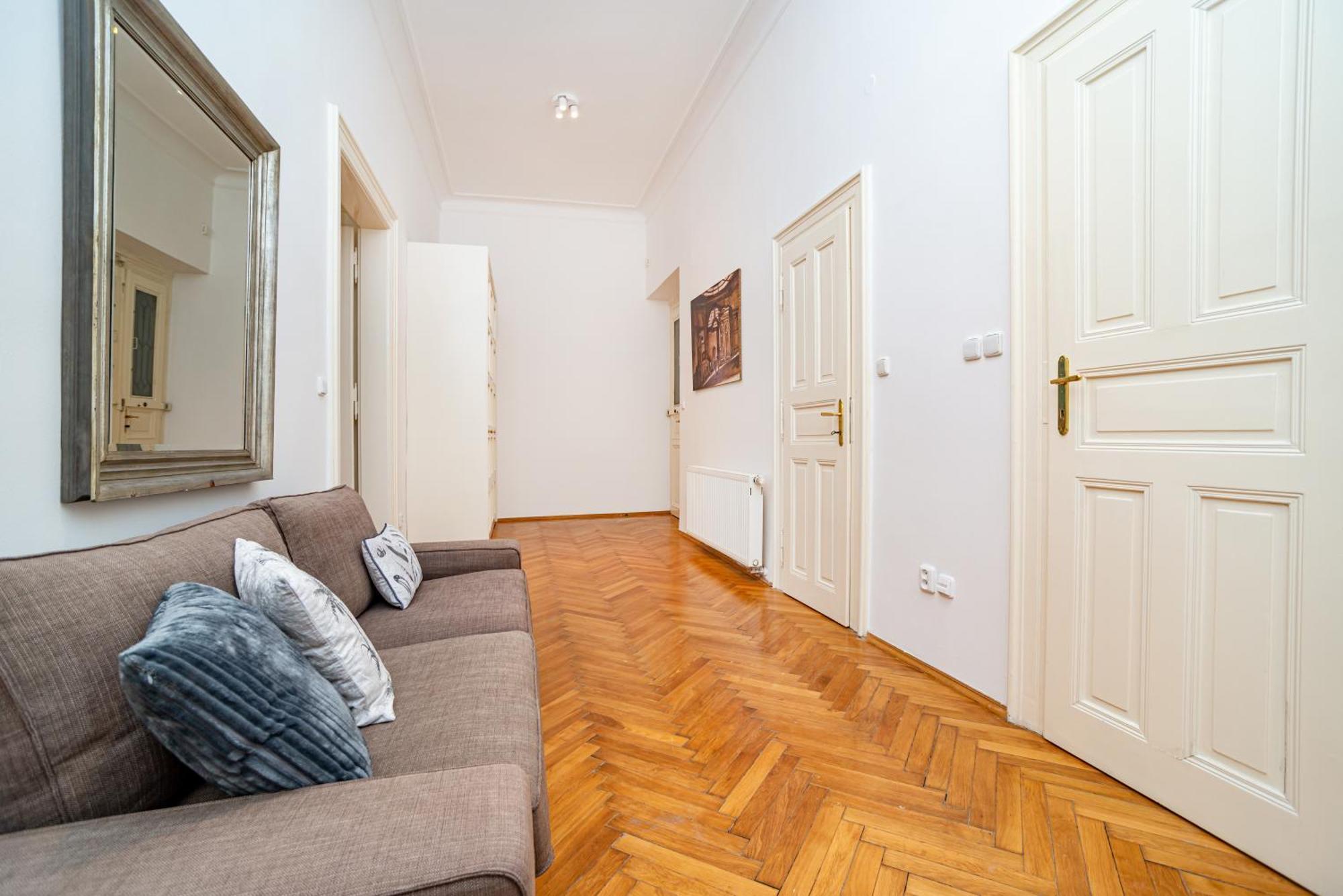 Appartamento Spacious Two-bedroom In Old Town Praga