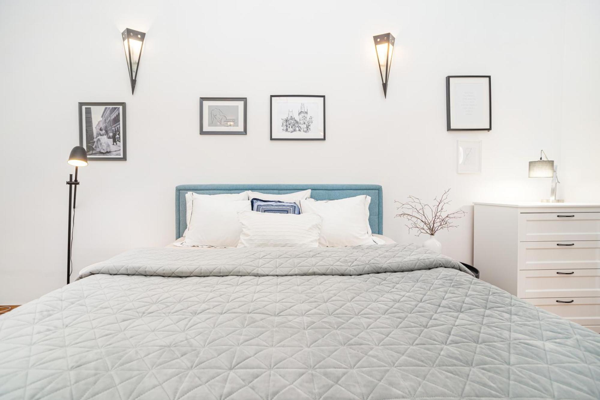 Spacious Two-bedroom In Old Town