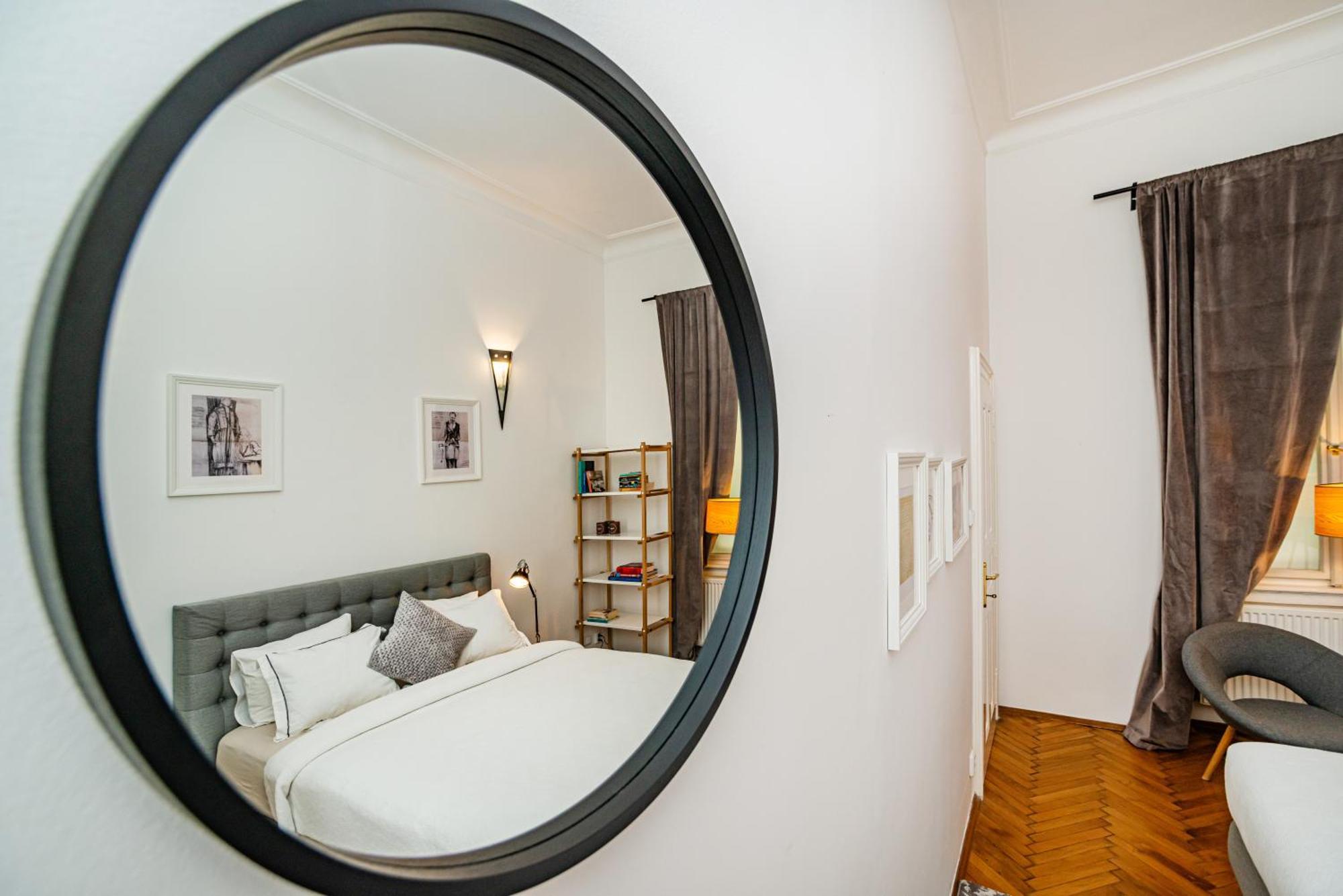 Spacious Two-bedroom In Old Town *