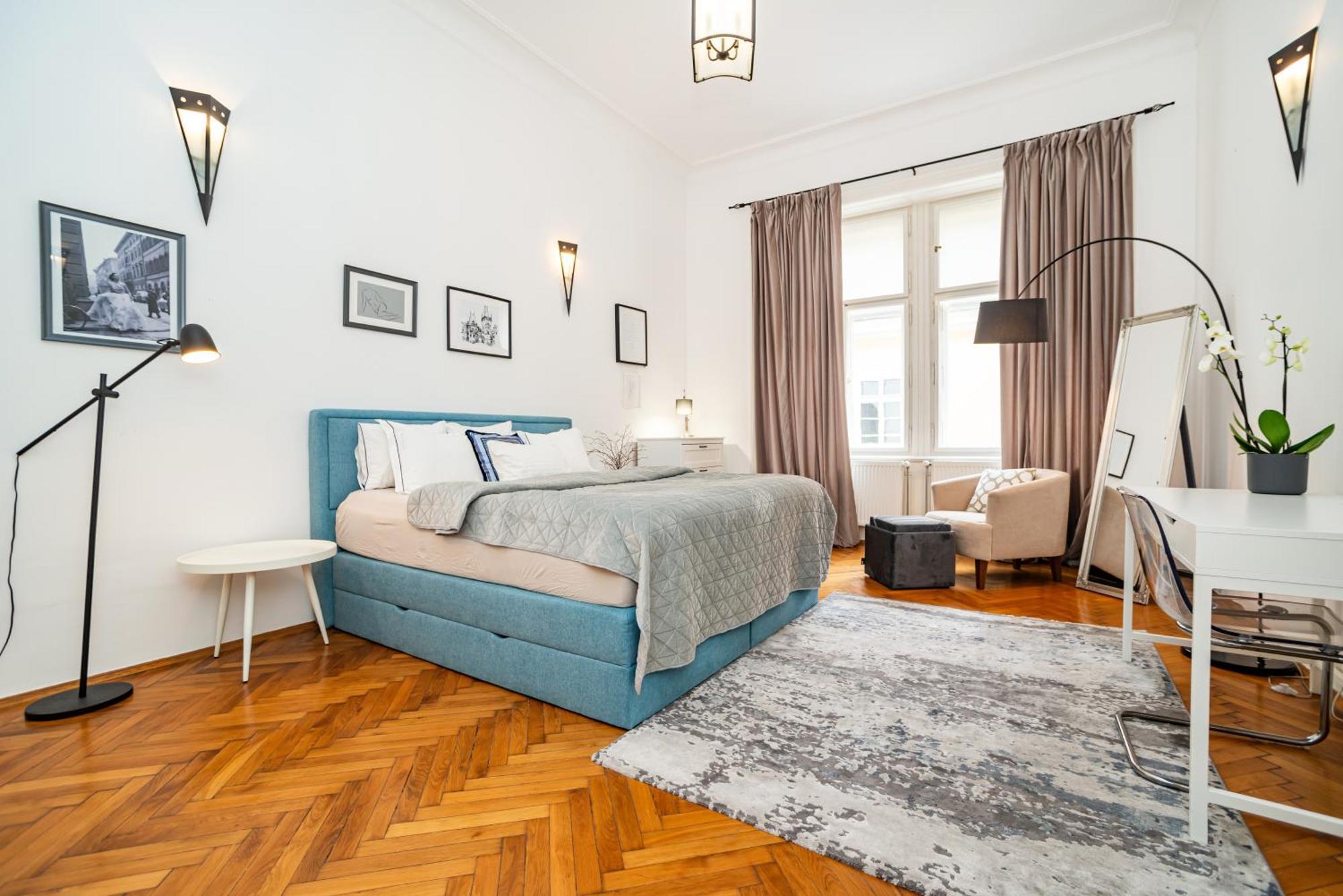 Spacious Two-bedroom In Old Town