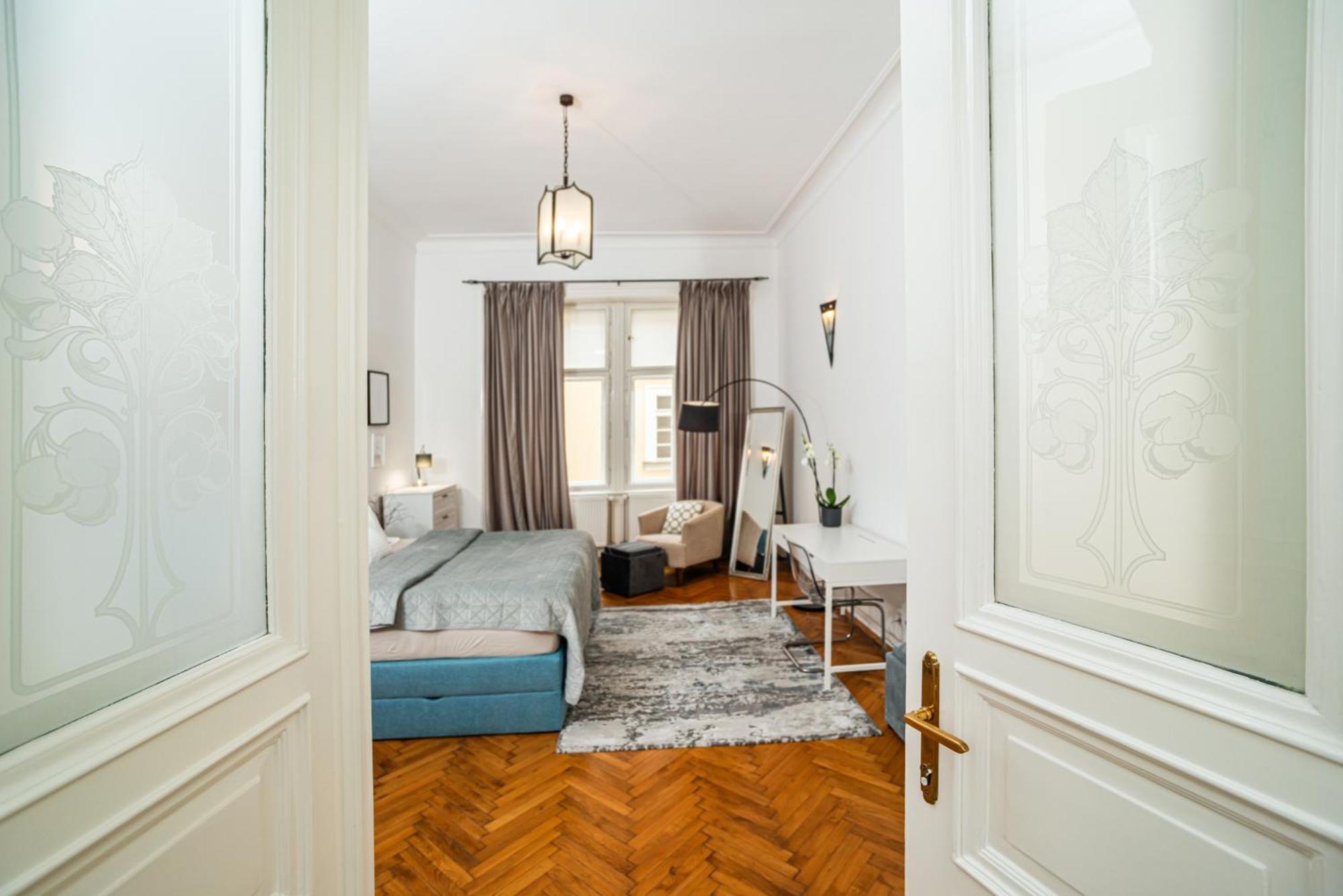 Spacious Two-bedroom In Old Town Appartamento