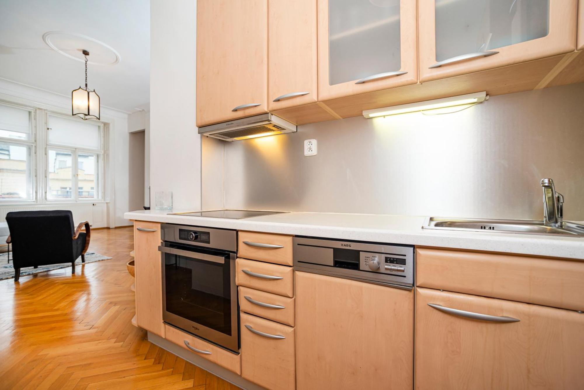 Appartamento Spacious Two-bedroom In Old Town
