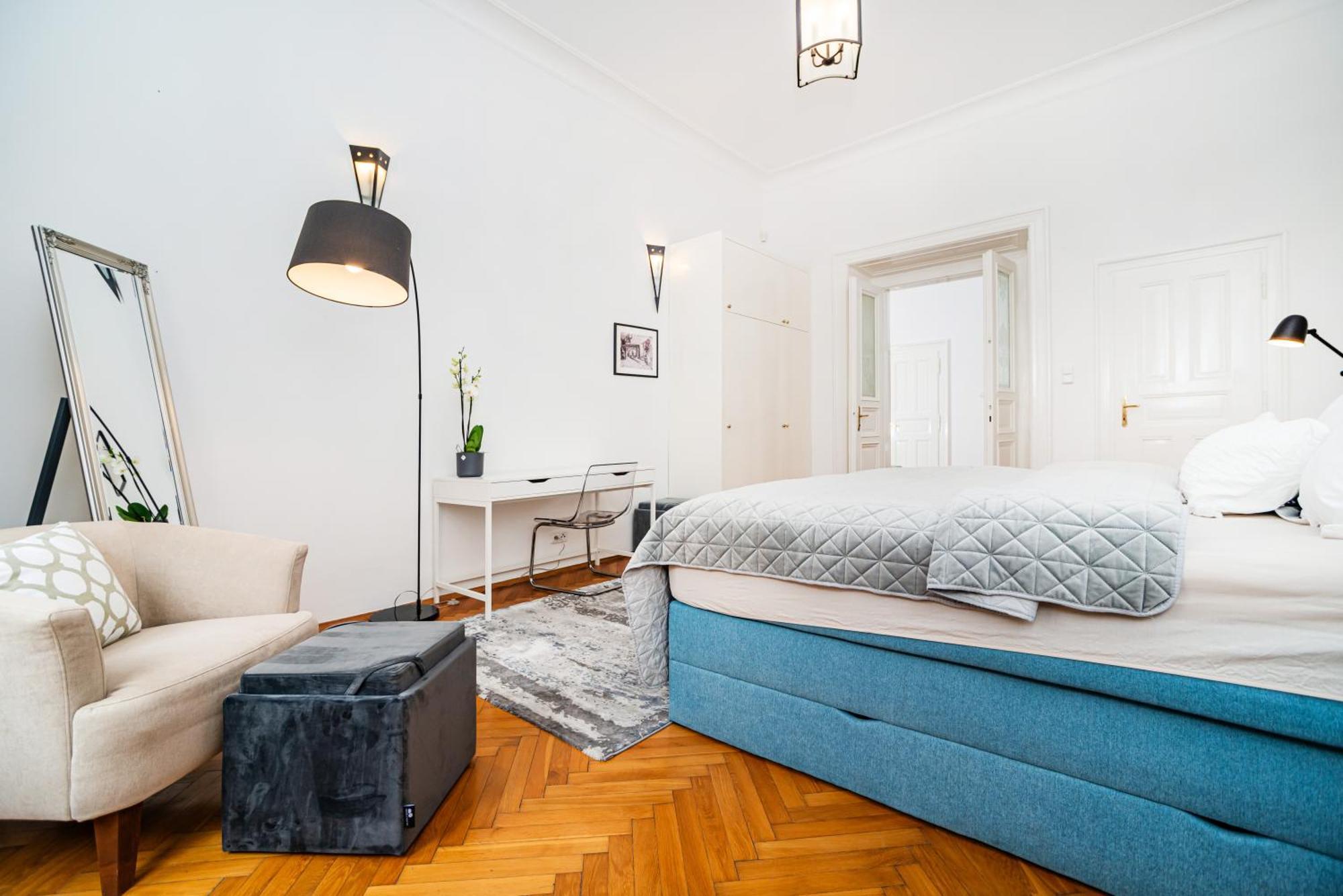 Spacious Two-bedroom In Old Town Appartamento *