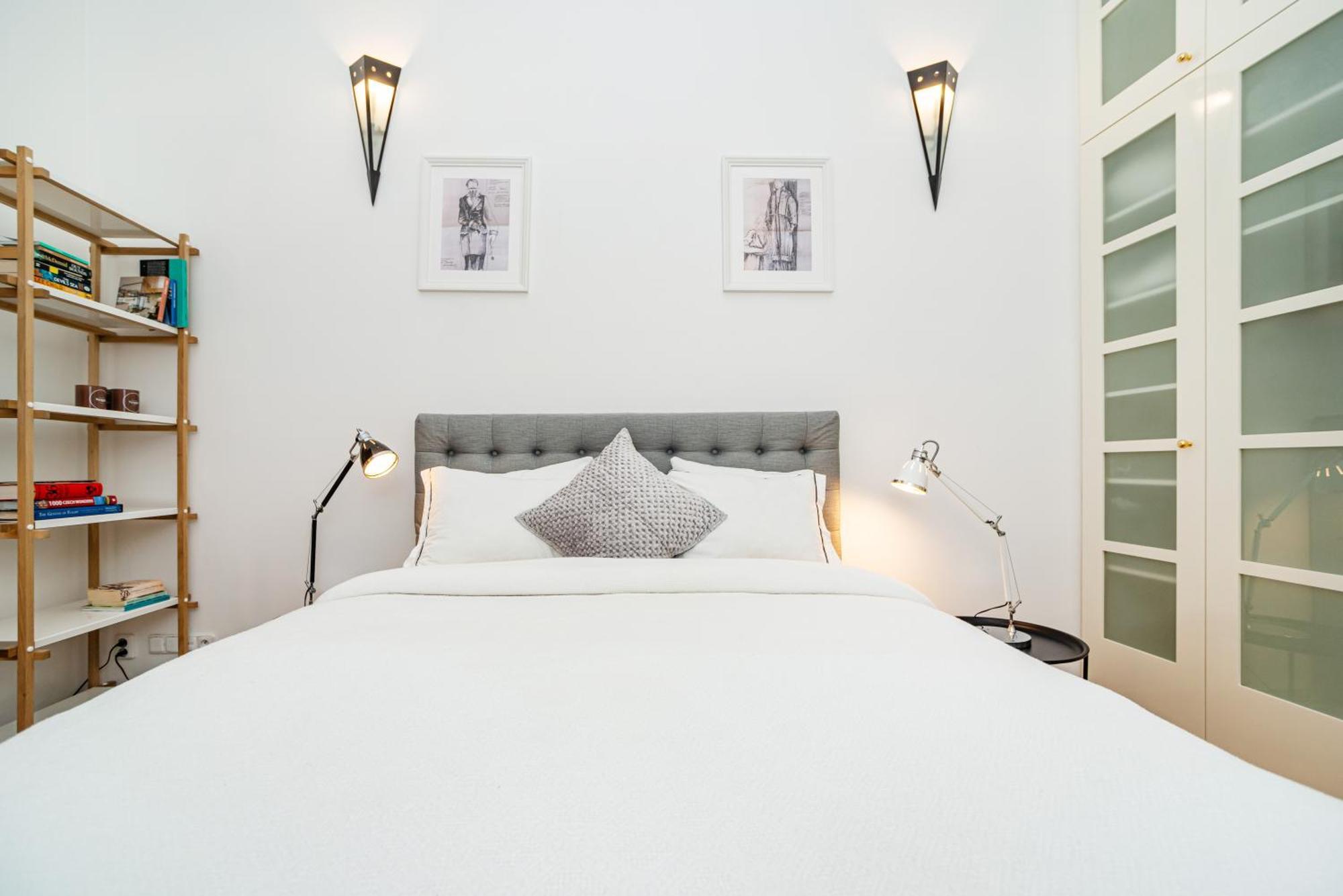 Appartamento Spacious Two-bedroom In Old Town *