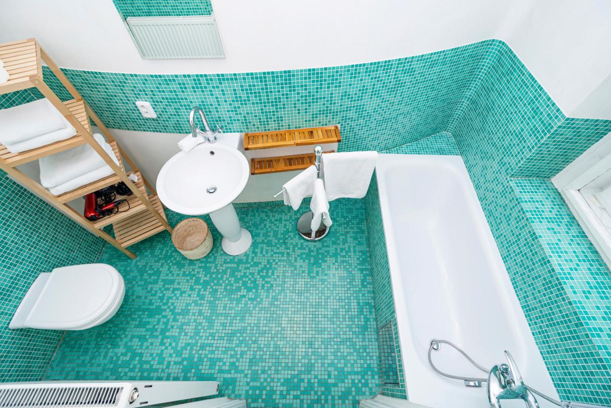 Spacious Two-bedroom In Old Town Praga
