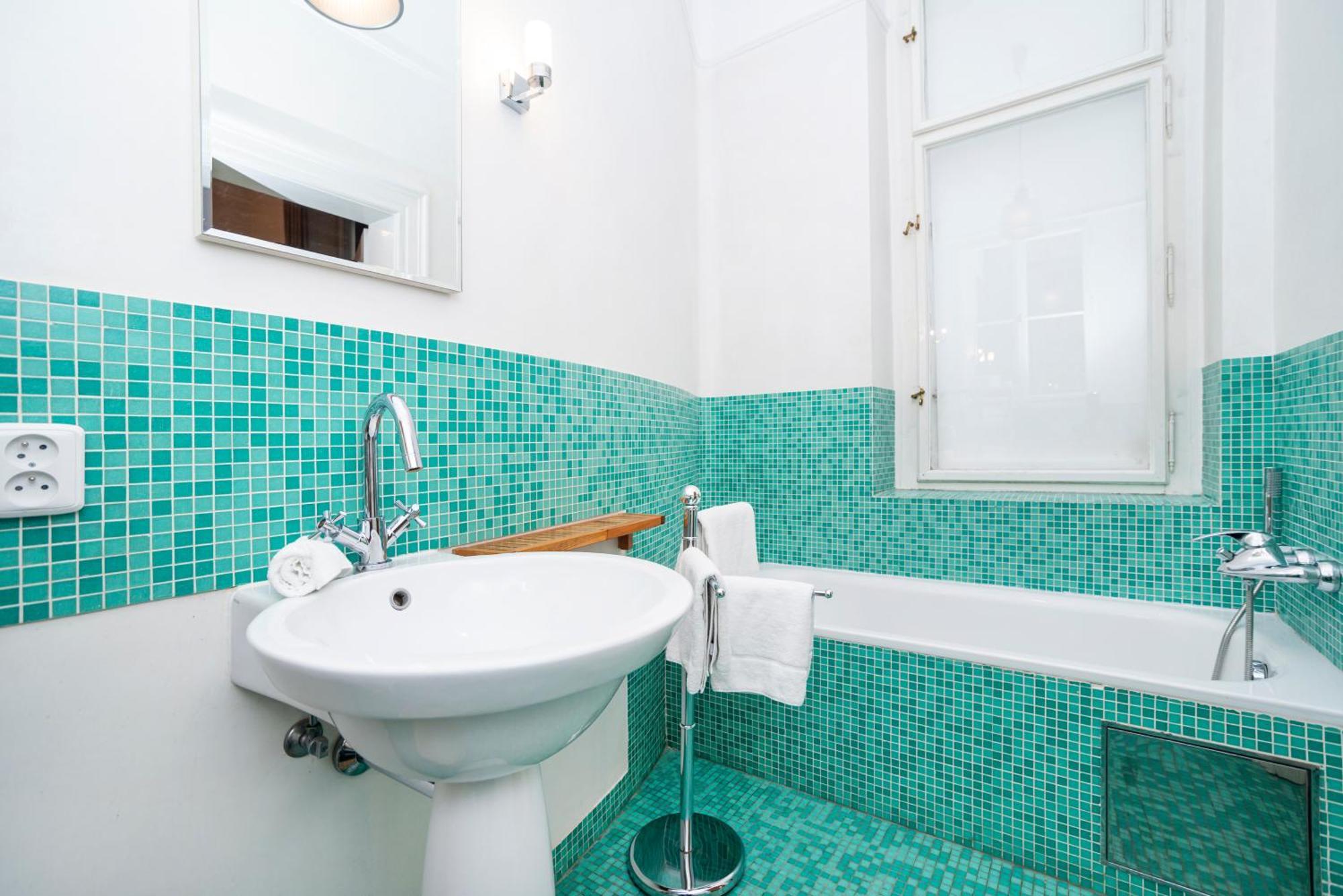 Spacious Two-bedroom In Old Town