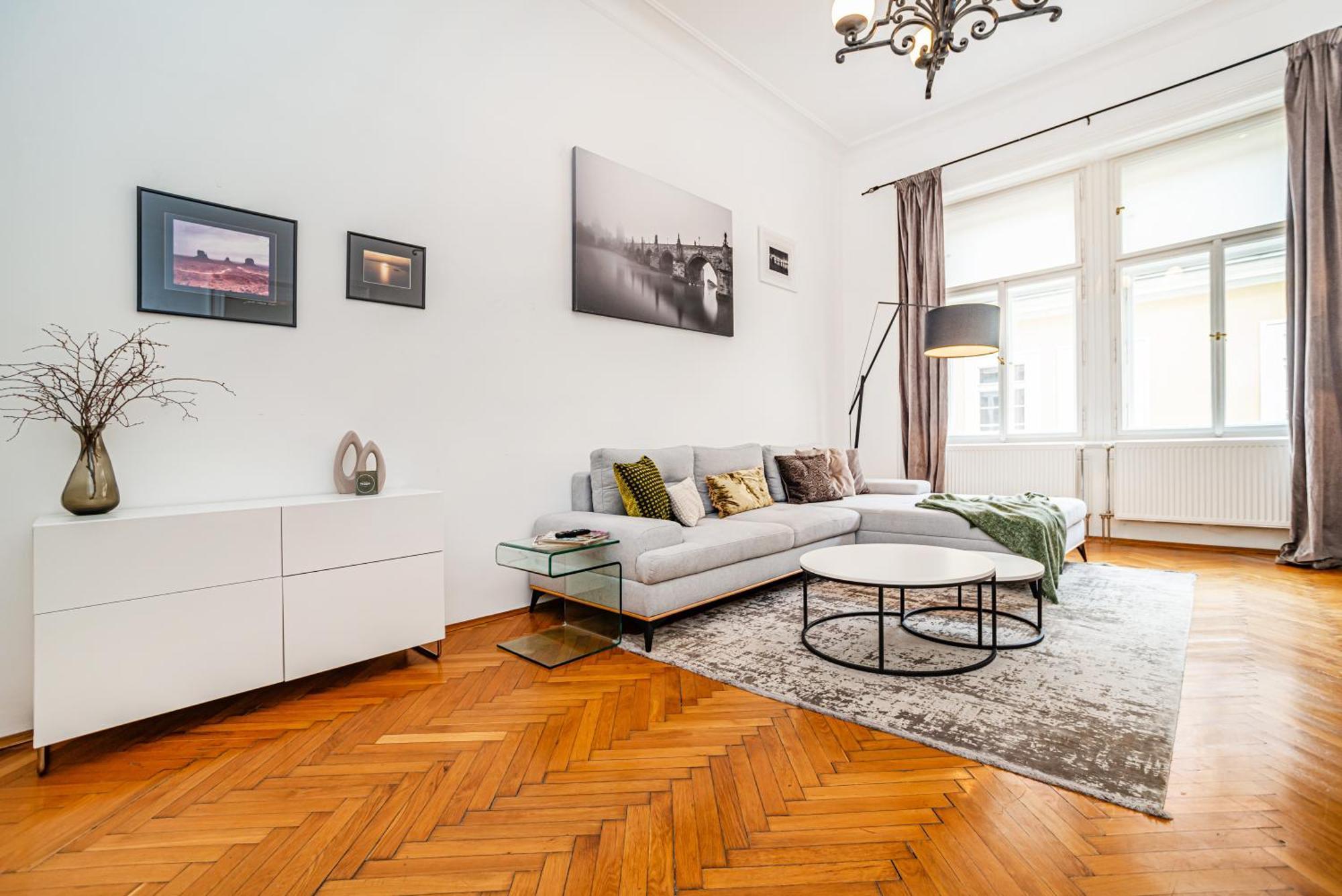 Spacious Two-bedroom In Old Town Apartamento